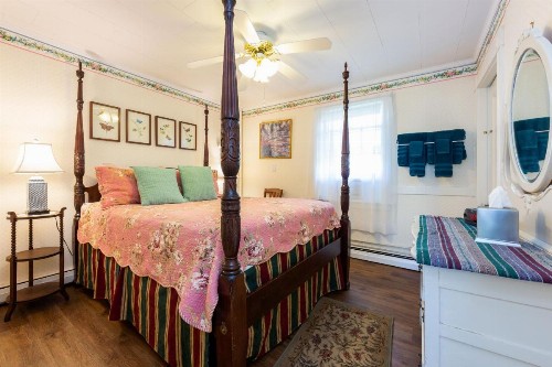 The Elmhurst Inn - image 15