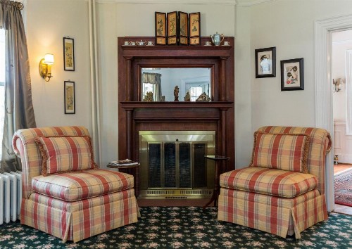 The Elmhurst Inn - image 16