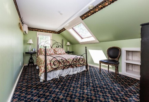 The Elmhurst Inn - image 17