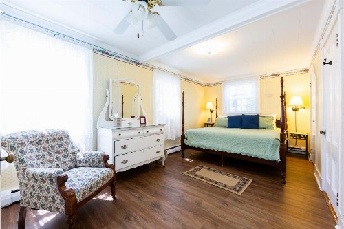 The Elmhurst Inn - image 22