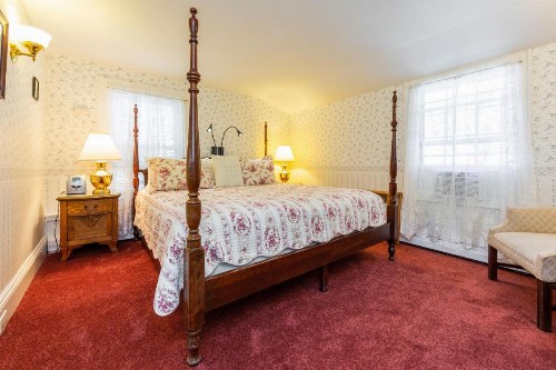 The Elmhurst Inn - image 23