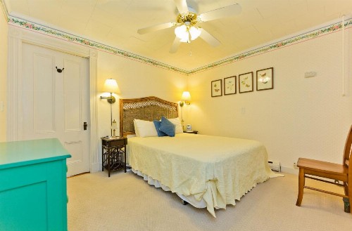 The Elmhurst Inn - image 32