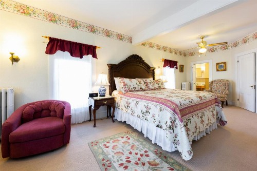 The Elmhurst Inn - image 34