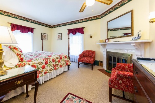 The Elmhurst Inn - image 38