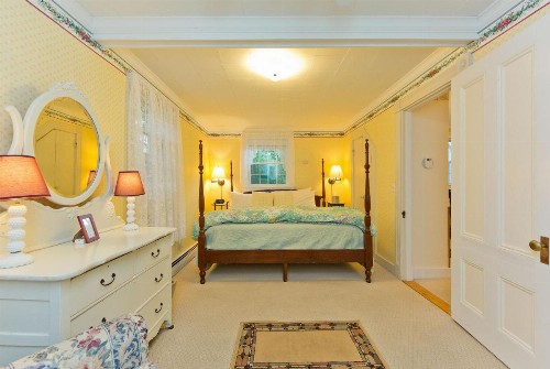 The Elmhurst Inn - image 43