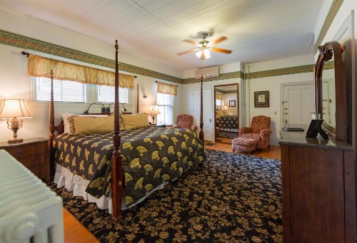 The Elmhurst Inn - image 48