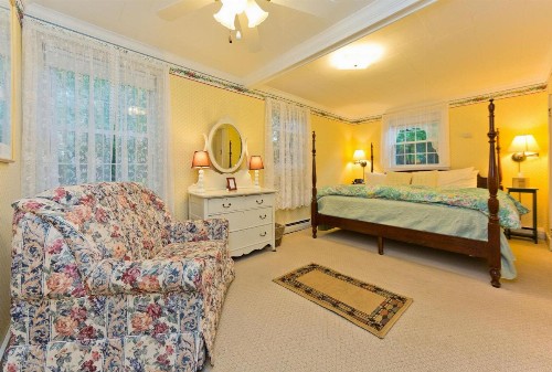 The Elmhurst Inn - image 50