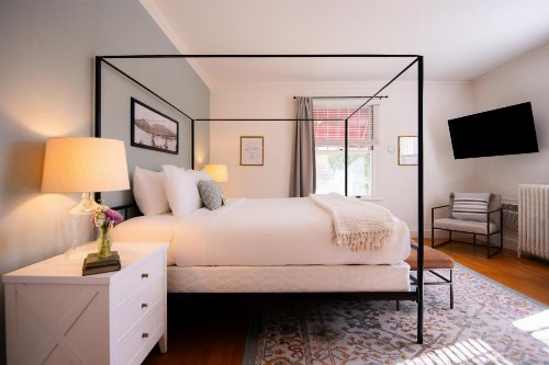 Hearthside Inn - image 40