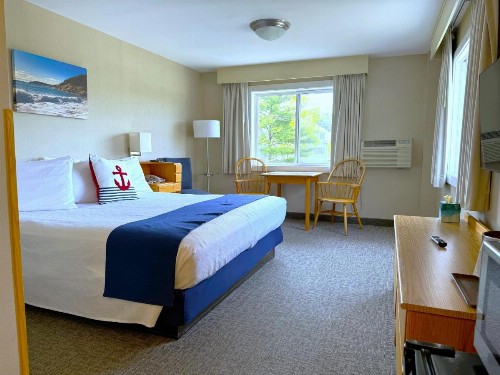 Atlantic Eyrie Lodge - image 13