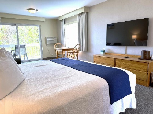 Atlantic Eyrie Lodge - image 18