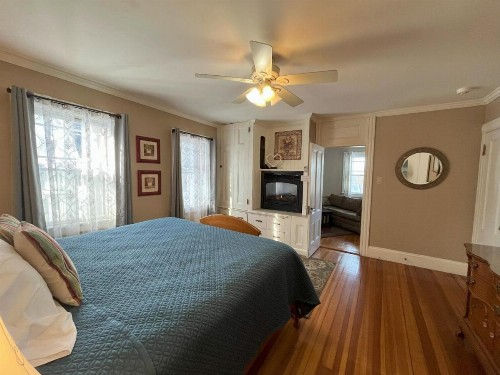 Saltair Inn Waterfront B&B - image 12