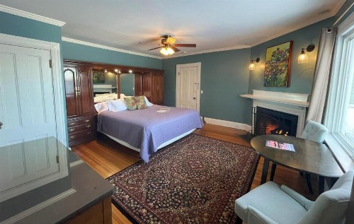 Saltair Inn Waterfront B&B - image 6
