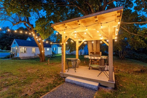 Bar Harbor Cottages & Suites - image 10