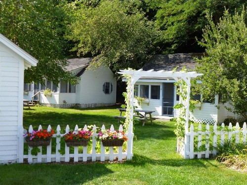 Bar Harbor Cottages & Suites - image 22