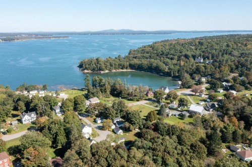 Bar Harbor Cottages & Suites - image 5