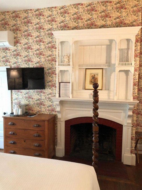 Central House Inn - image 11