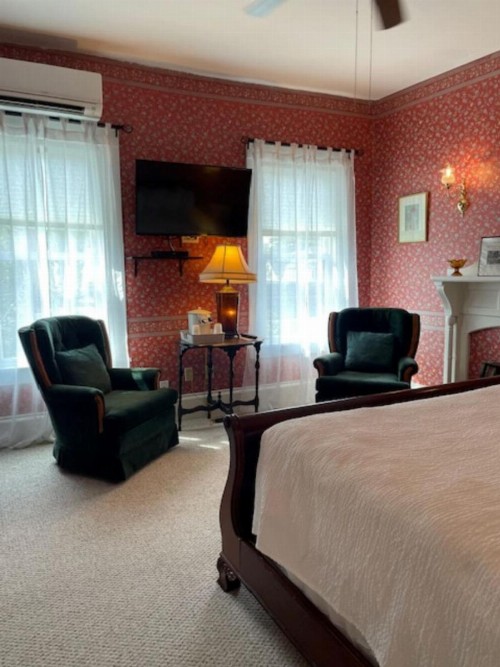Central House Inn - image 17