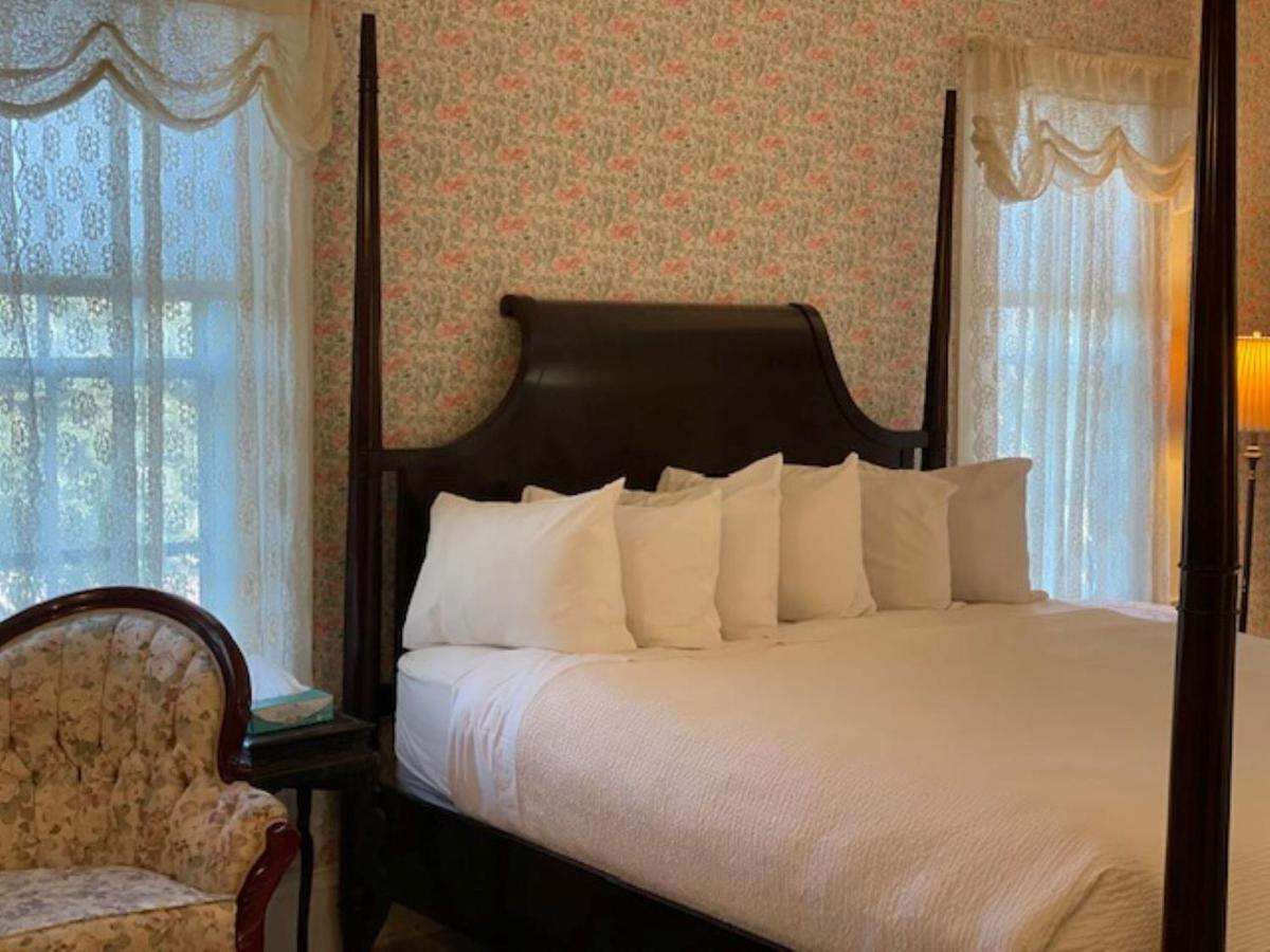 Central House Inn - image 2