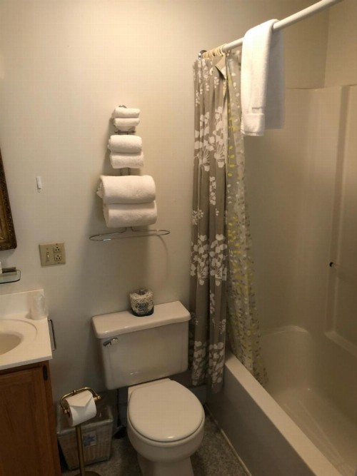 Central House Inn - image 3