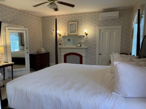 Central House Inn - image 30