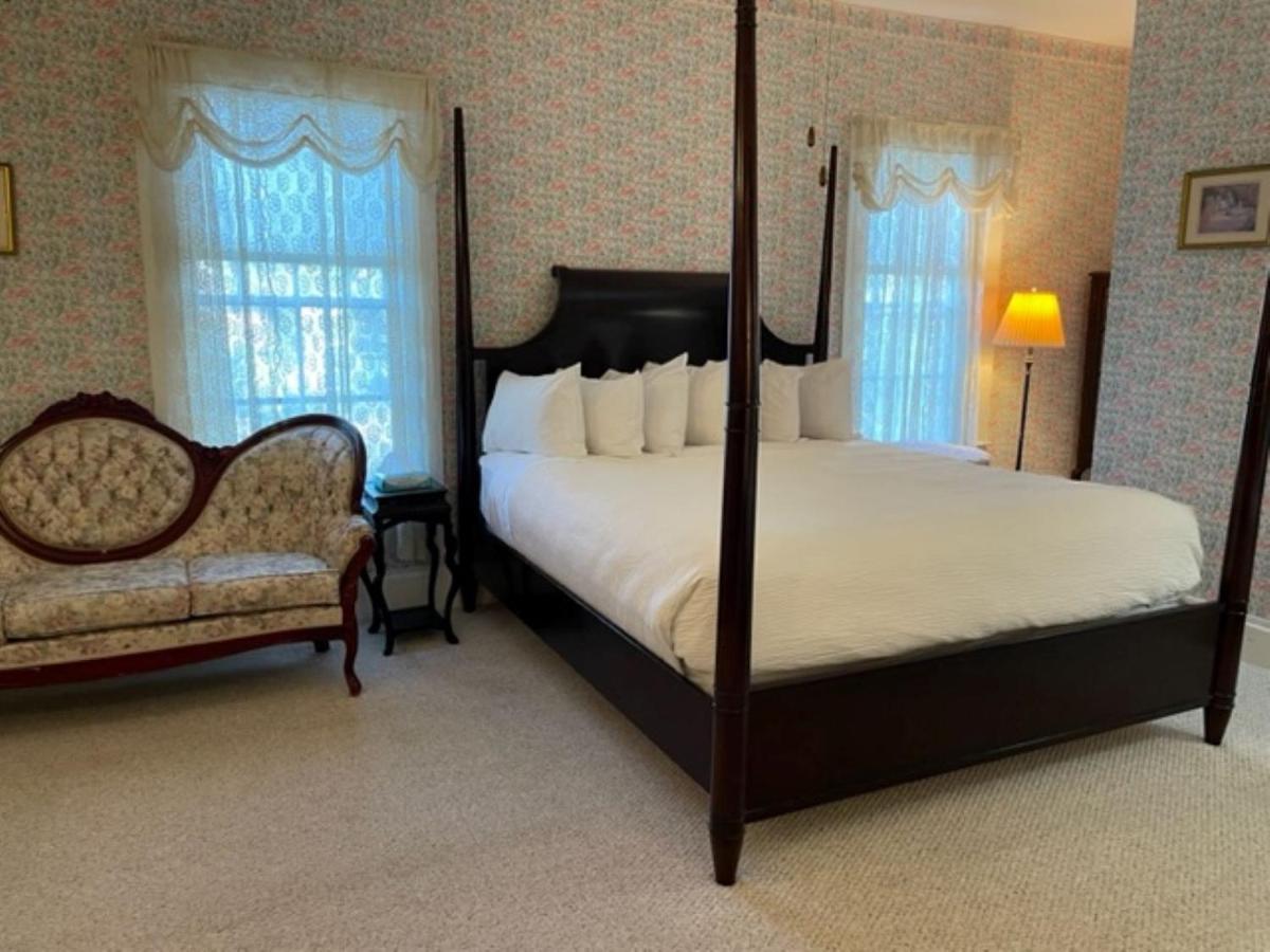 Central House Inn - image 4