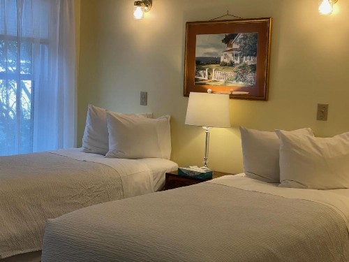 Central House Inn - image 40
