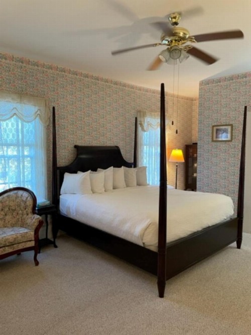 Central House Inn - image 41