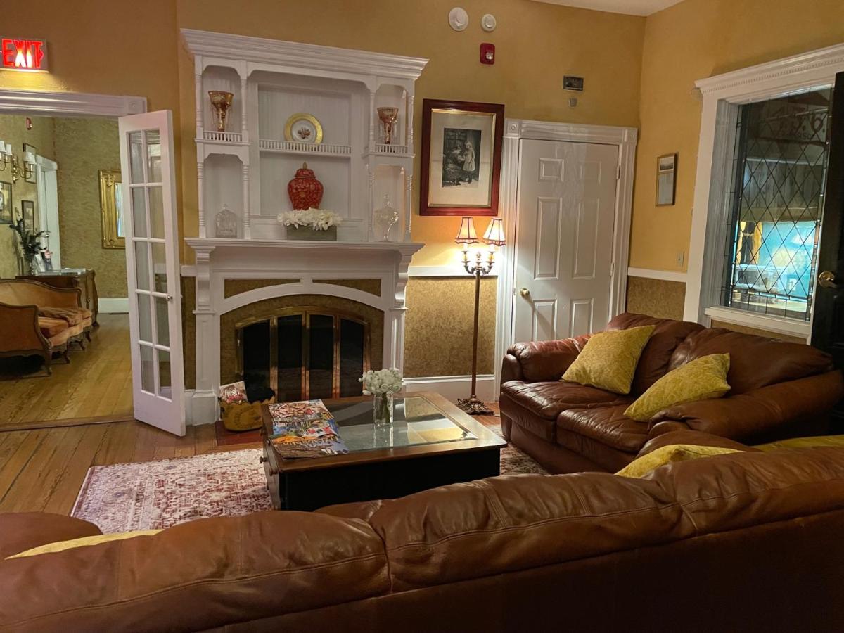 Central House Inn - image 5