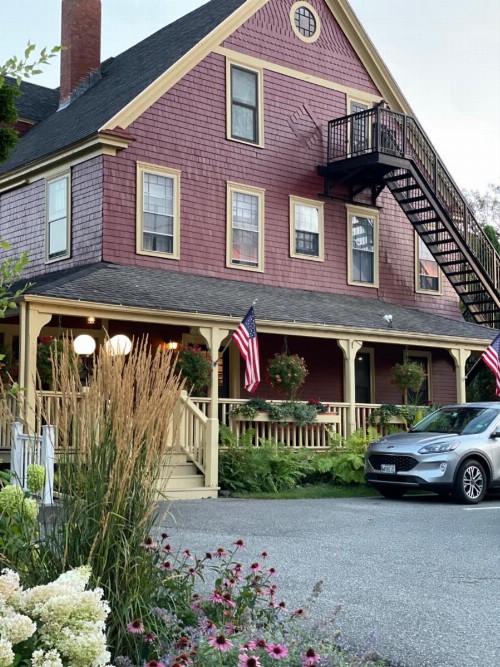 Central House Inn - image 6