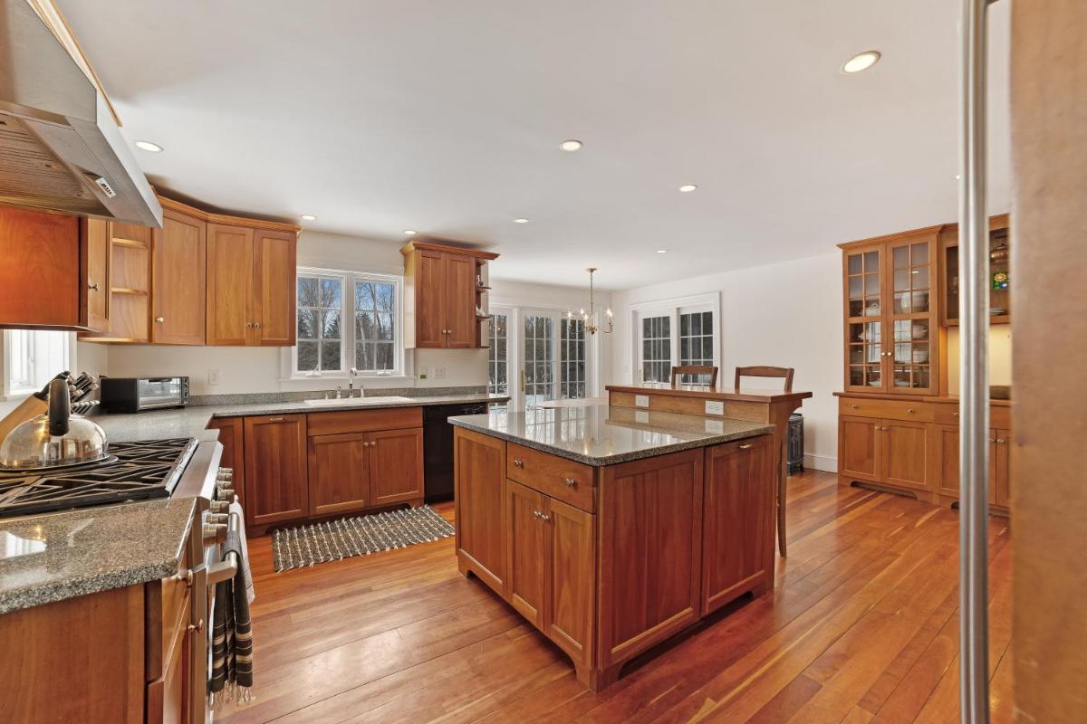 1795 Farmhouse - image 5