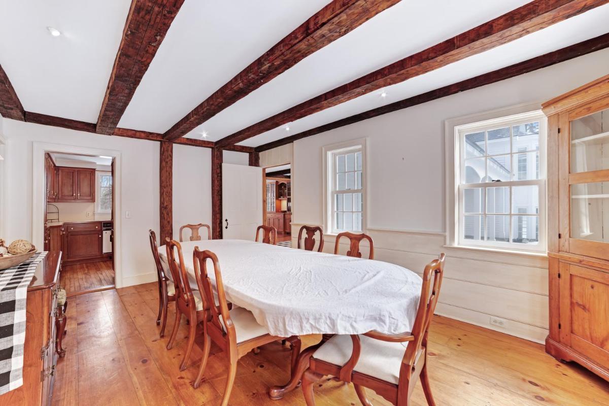 1795 Farmhouse - image 6