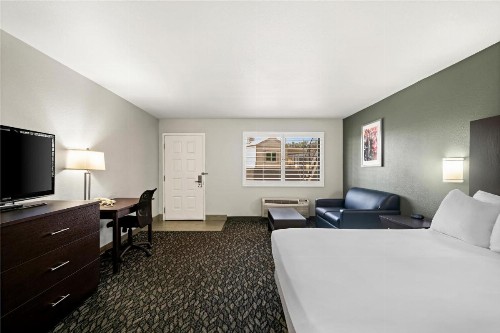 Best Western Desert Villa Inn - image 9