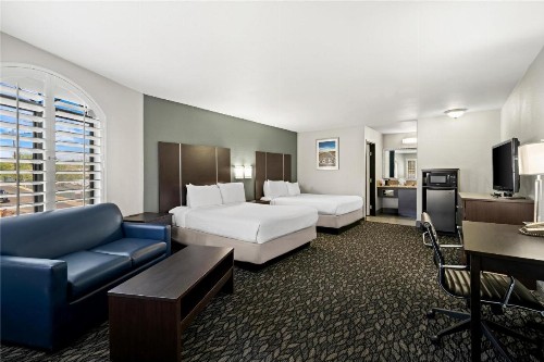 Best Western Desert Villa Inn - image 2