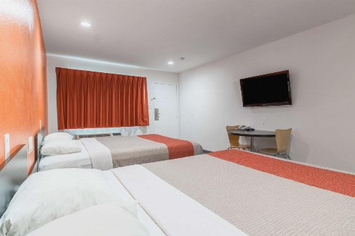 Motel 6-Barstow CA - Route 66 - image 10