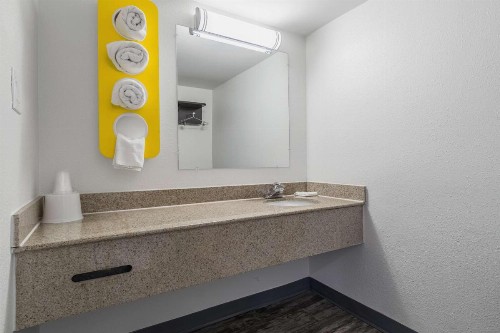Motel 6-Barstow CA - Route 66 - image 11