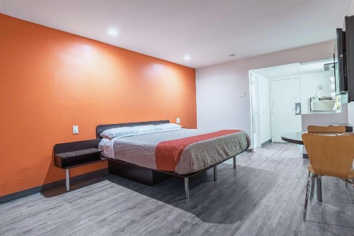 Motel 6-Barstow CA - Route 66 - image 13