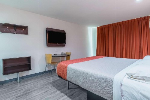 Motel 6-Barstow CA - Route 66 - image 14