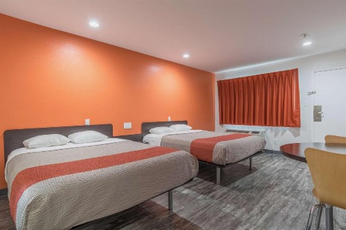 Motel 6-Barstow CA - Route 66 - image 9
