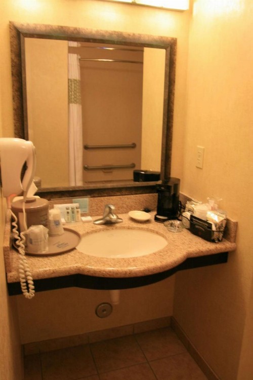 Hampton Inn and Suites Barstow - image 14