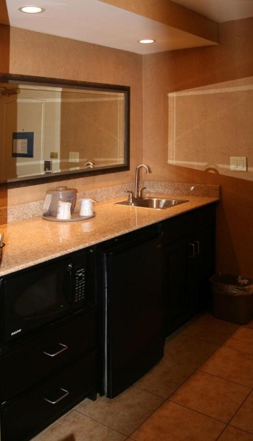 Hampton Inn and Suites Barstow - image 2