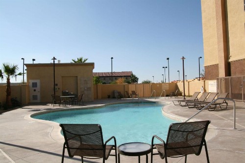 Hampton Inn and Suites Barstow - image 40