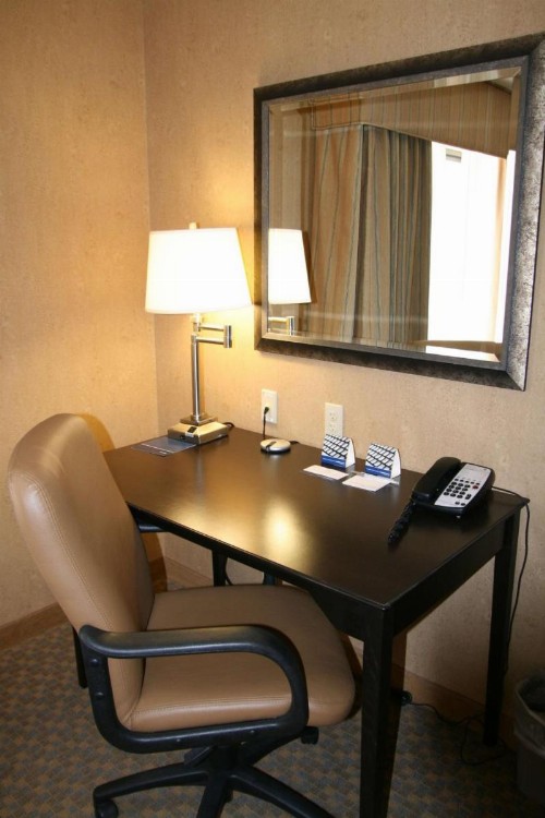 Hampton Inn and Suites Barstow - image 9