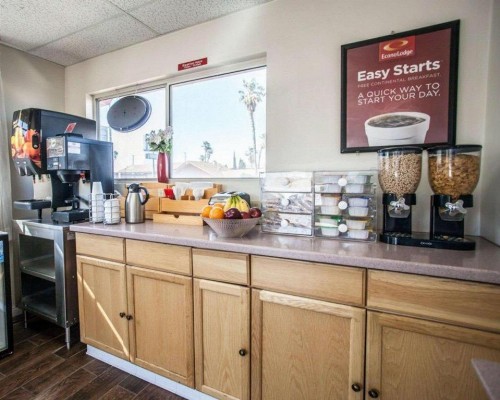 Econo Lodge On Historic Route 66 - image 16