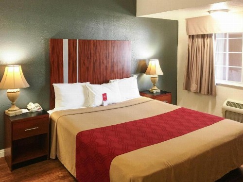 Econo Lodge On Historic Route 66 - image 22