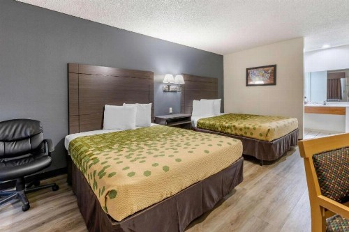 Econo Lodge On Historic Route 66 - image 31