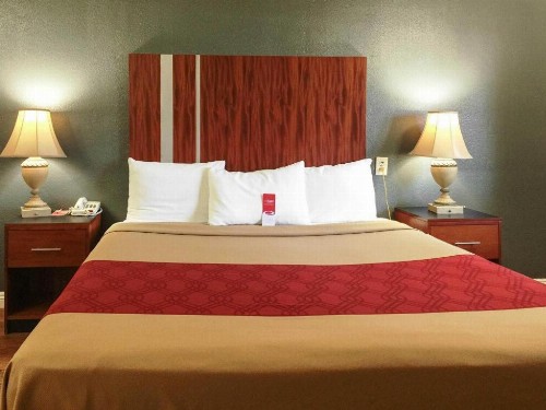 Econo Lodge On Historic Route 66 - image 34