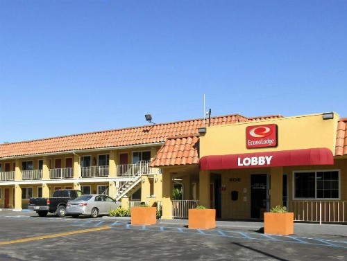 Econo Lodge On Historic Route 66 - image 4