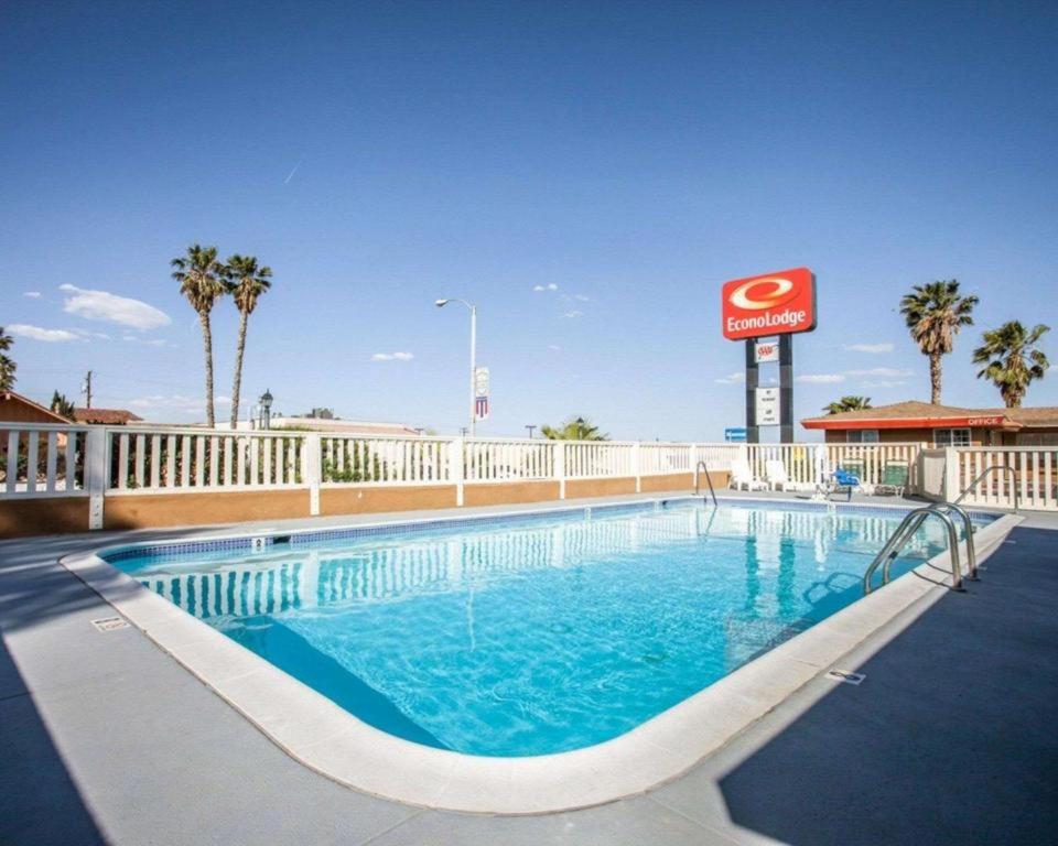 Econo Lodge On Historic Route 66 - image 6