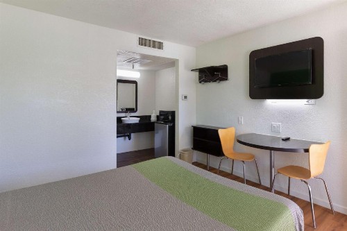 Motel 6-Barstow CA - image 12
