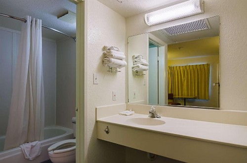 Motel 6-Barstow CA - image 34